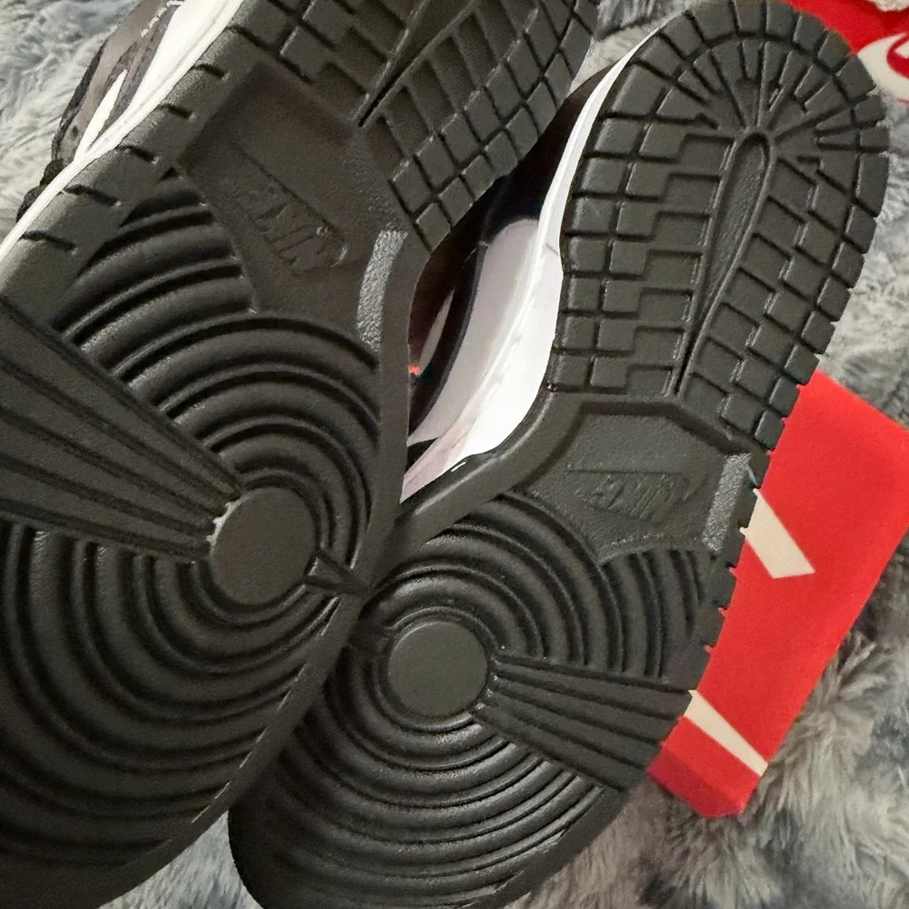 BRAND NEW NIKE PANDAS